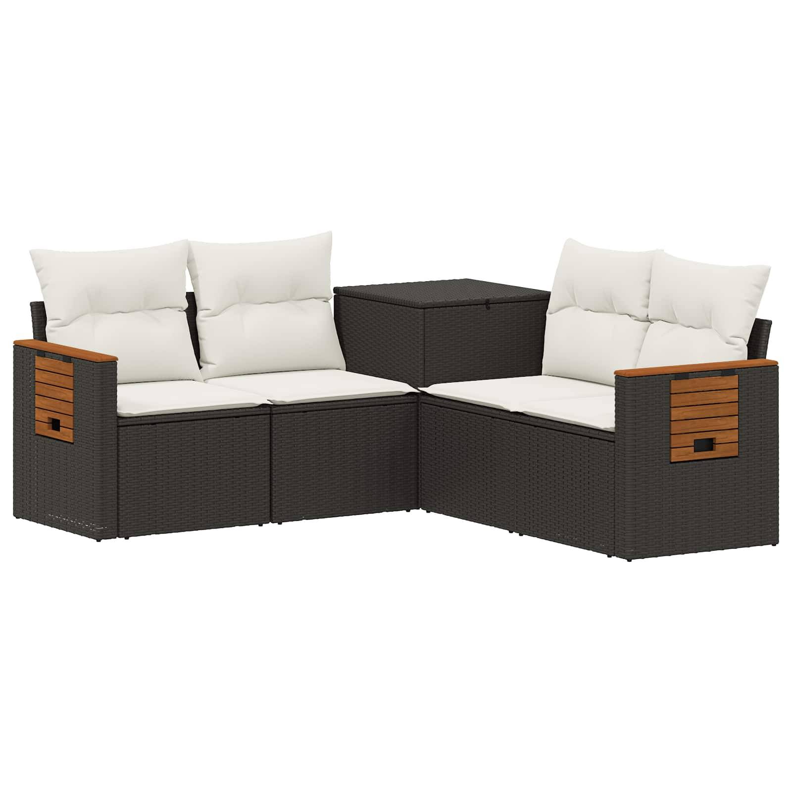 Outdoor-Ecksofa in L-Form mit dunkel geflochtenem Rahmen, weißen Kissen, Holzarmlehnen und passendem quadratischem Beistelltisch.