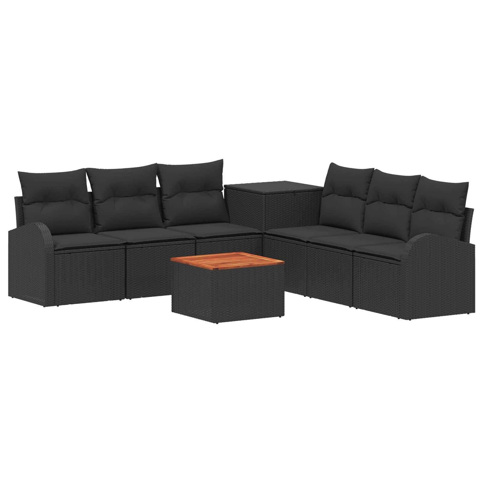 Schwarz modulares Outdoor-Ecksofa mit linkem und rechtem Chaise-Bereich und kleinem quadratischem Couchtisch mit Holzplatte auf weißem Hintergrund.