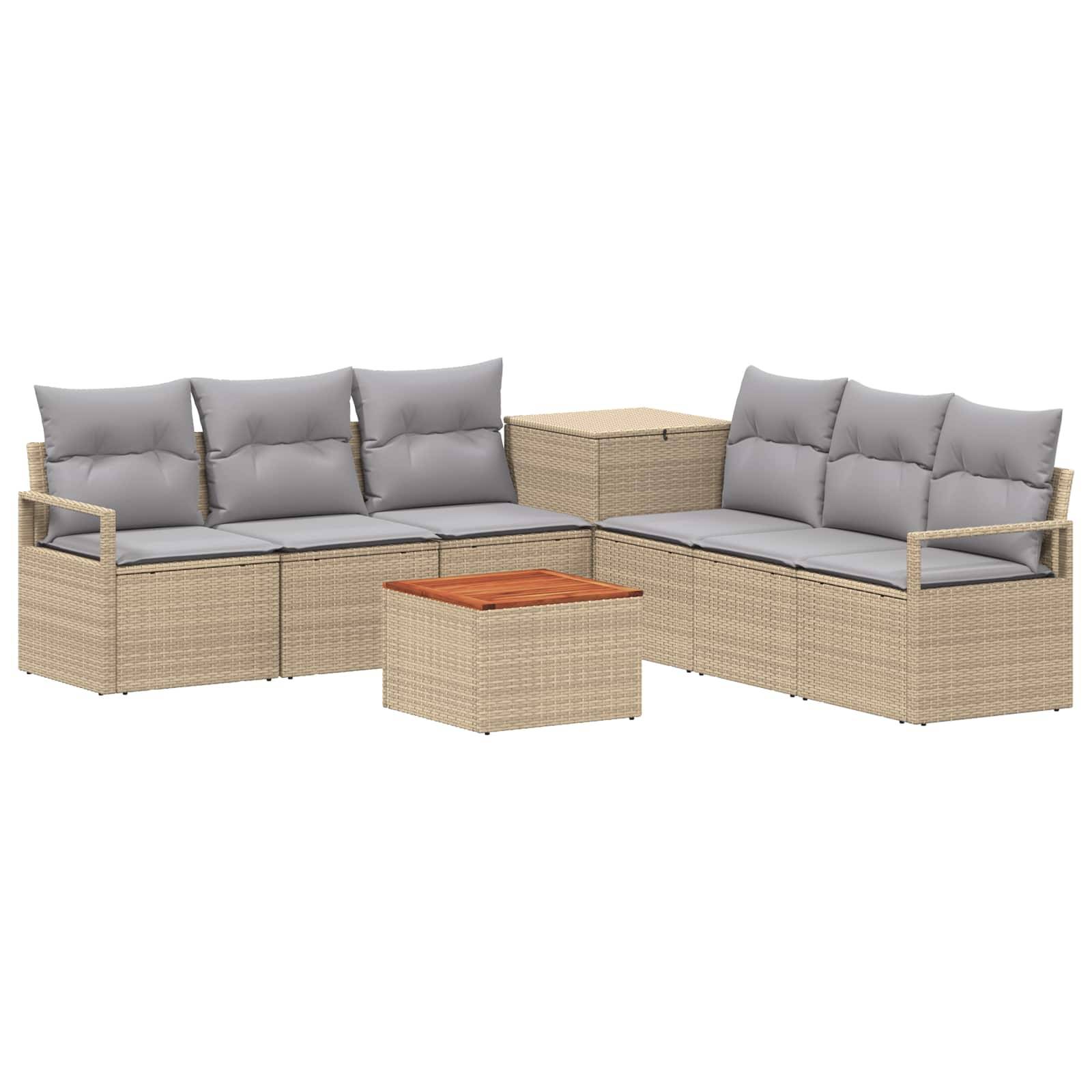 Outdoor-Rattangarnitur mit zwei gepolsterten Sofas, zwei Beistelltischen und einem passenden Couchtisch auf weißem Hintergrund