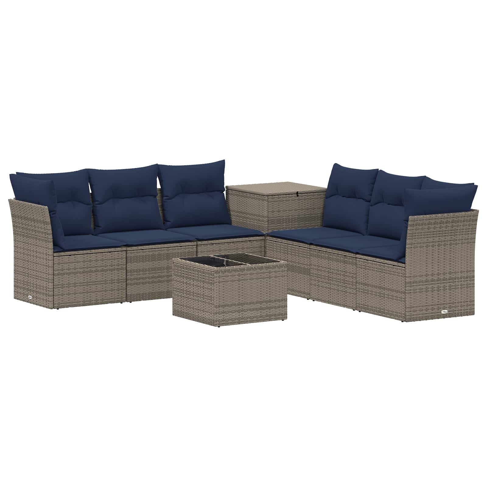 Outdoor-Terrassensofagarnitur mit blauen Kissen, zwei Zweisitzern, Eckentisch und passendem Couchtisch auf weißem Hintergrund