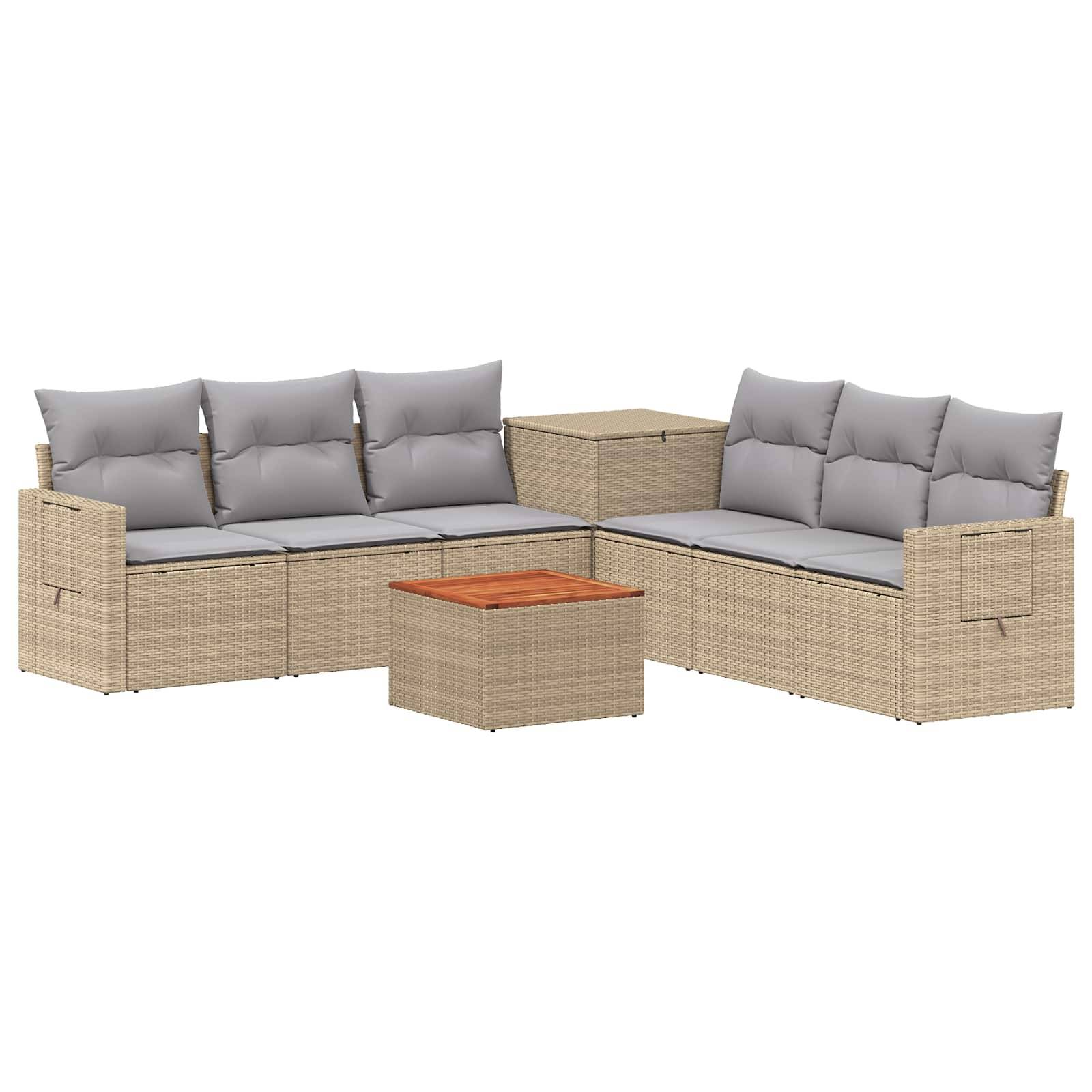 L-förmiges Outdoor-Rattanecksofa mit grauen Kissen, passender Aufbewahrungsbeistell-tisch und ein quadratischer Couchtisch mit Holzplatte.