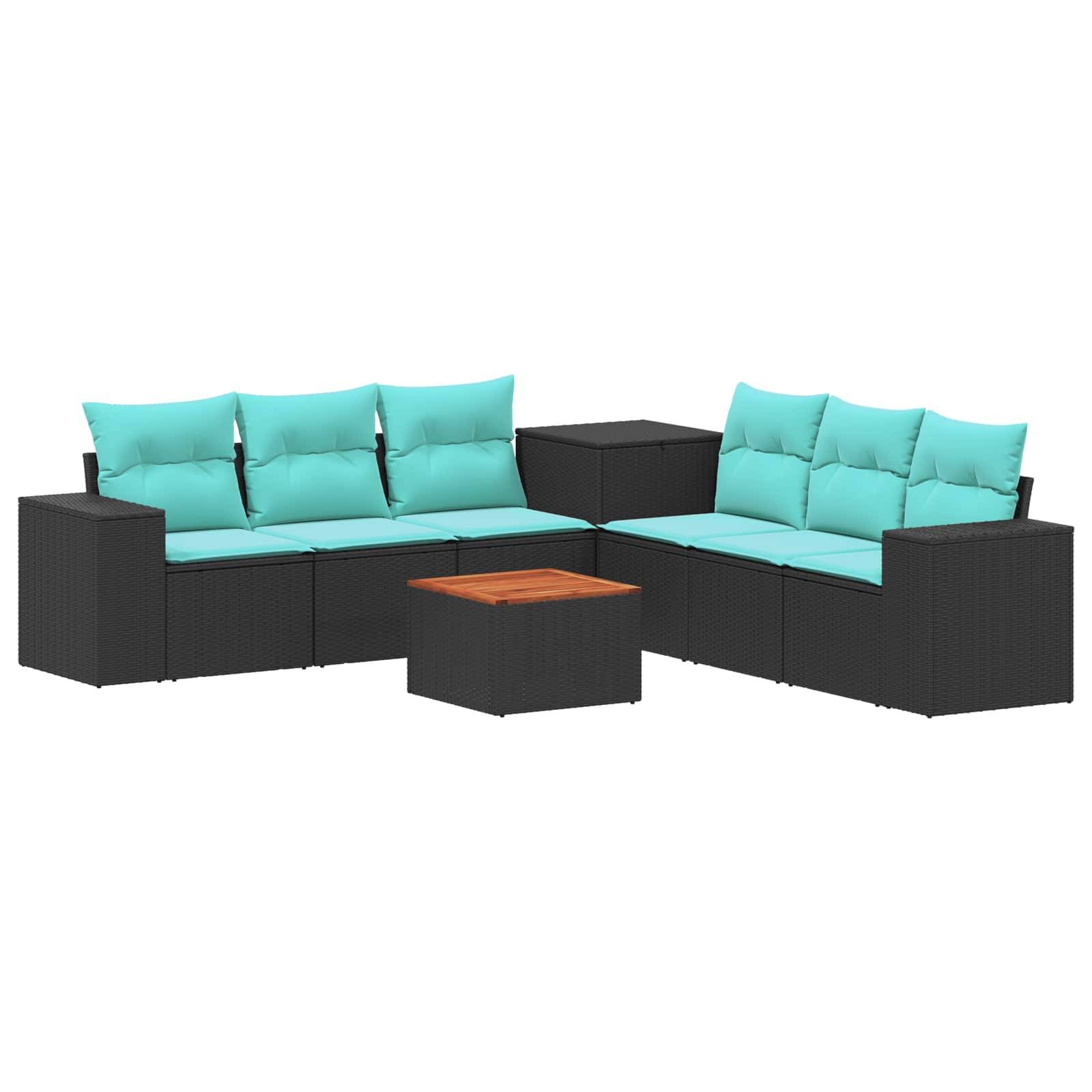 Schwarzes Rattan-Gartensofaset mit türkisfarbenen Kissen und zwei passenden Beistelltischen auf weißem Hintergrund.
