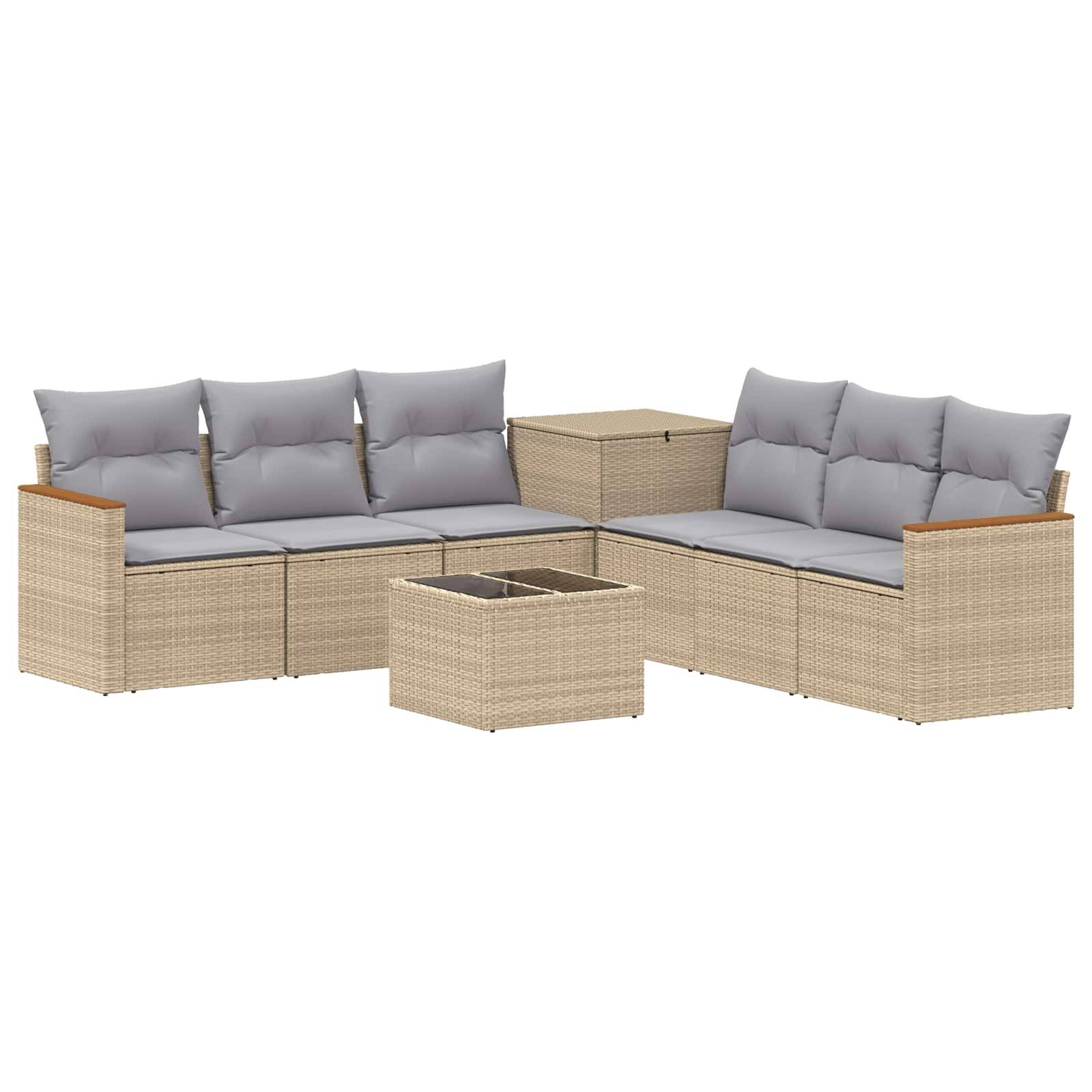 Beige Polyrattan-Gartensofagarnitur mit grauen Polstern, bestehend aus einer Ecksitzgruppe und passendem Couchtisch, auf weißem Hintergrund.