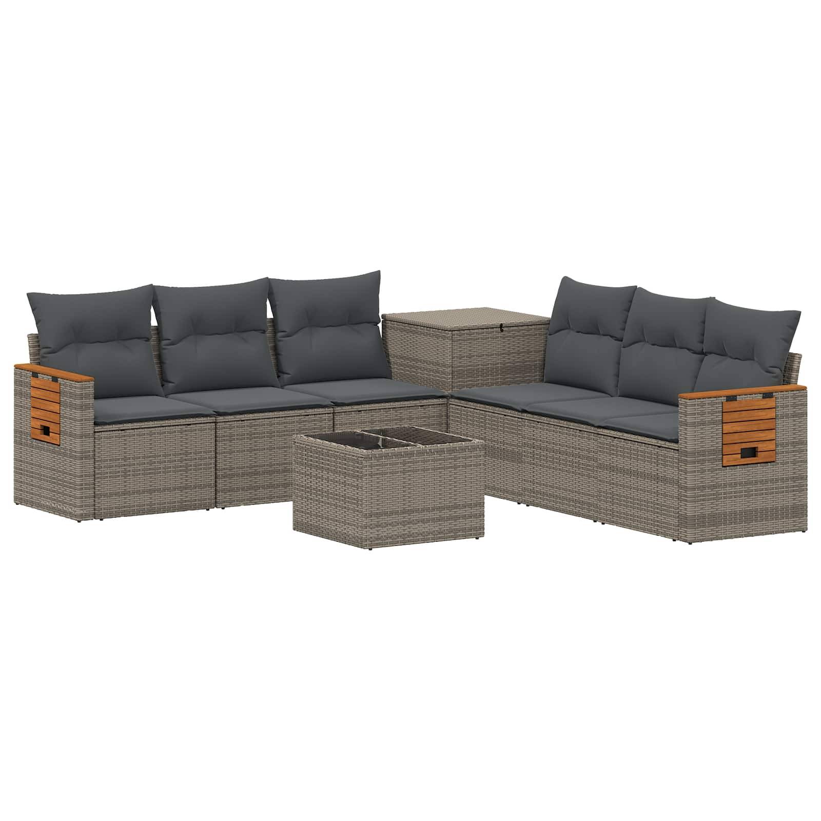 Gartenmöbel-Loungegarnitur mit grauen Kissen, zwei Eck-Zweisitzer-Sofas, einem Mitteltisch und einem kleinen passenden Beistelltisch auf weißem Hintergrund.