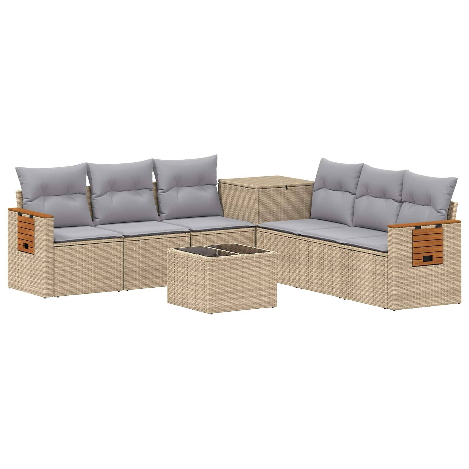 Outdoor-Rattangarnituren-Sofaset mit grauen Polstern, passendem Couchtisch und Beistelltisch auf weißem Hintergrund.