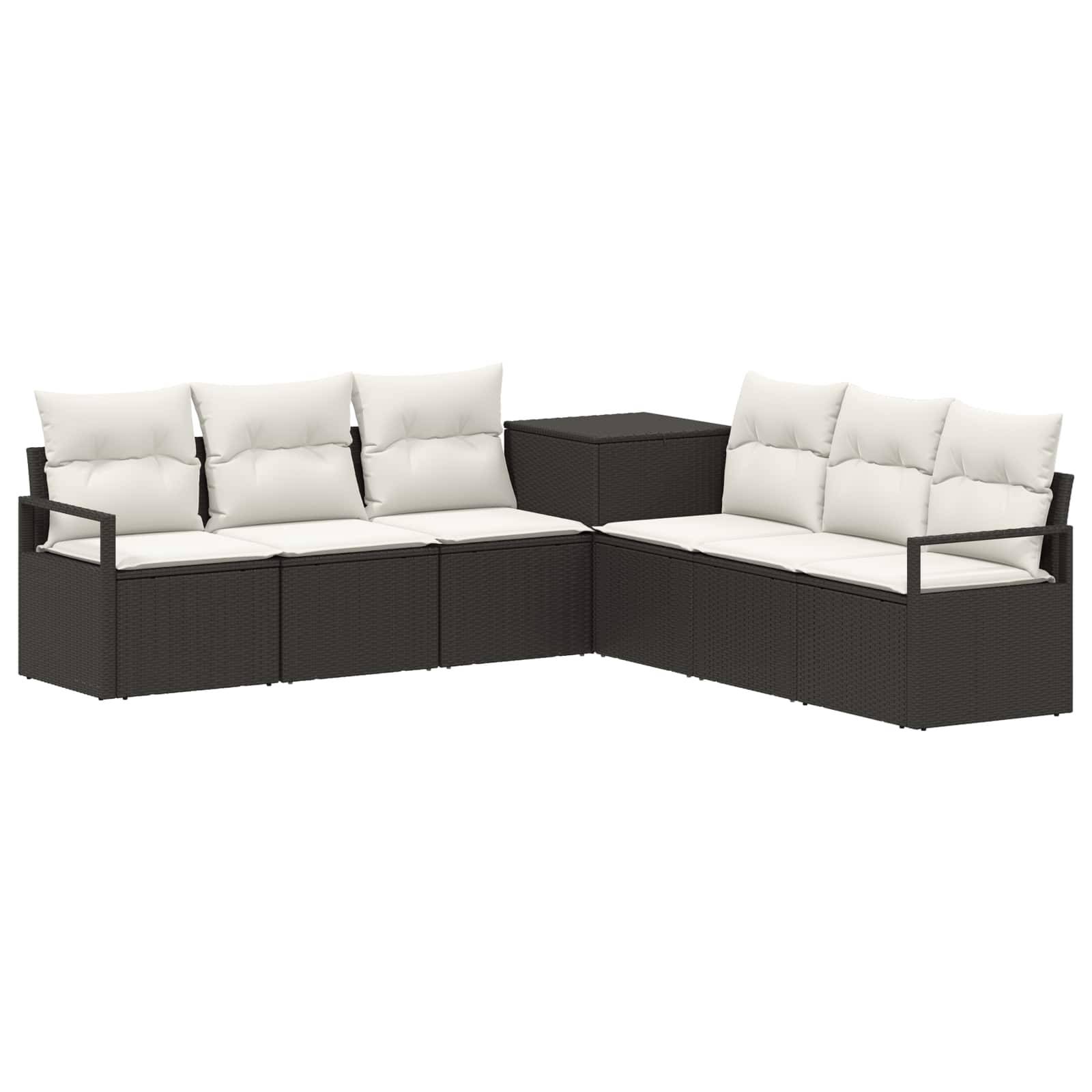 L-förmiges Outdoor-Ecksofa mit dunkelgewebtem Rahmen, weißen Kissen und passendem Eckbeistelltisch auf weißem Hintergrund.