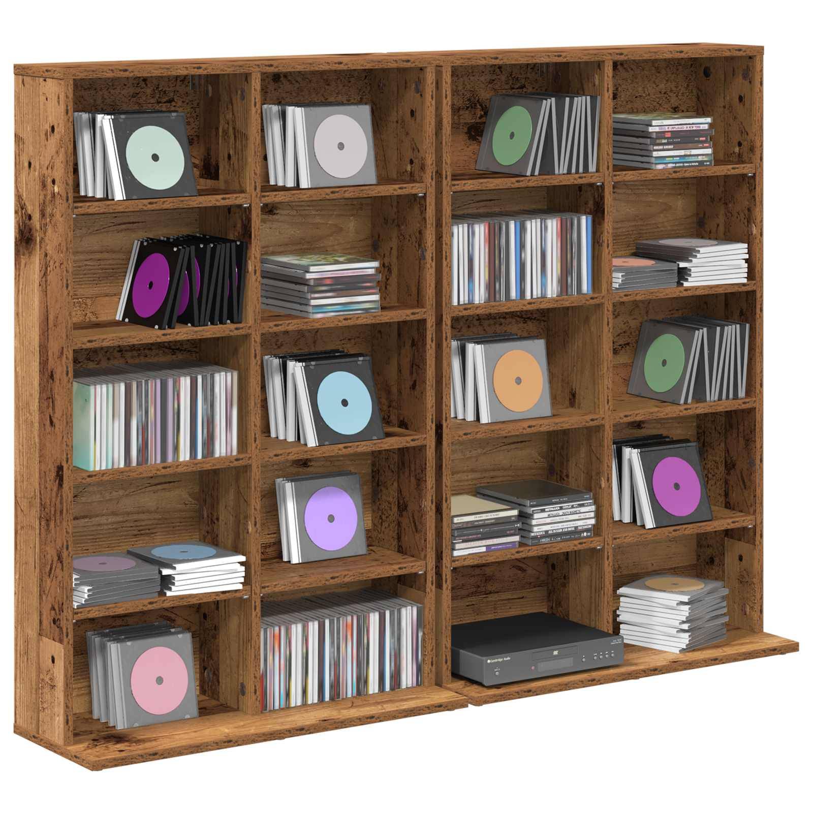 Holzregal gefüllt mit CDs, Schmuckkästchen und einer Stereokomponente, organisiert in mehreren Fächern.