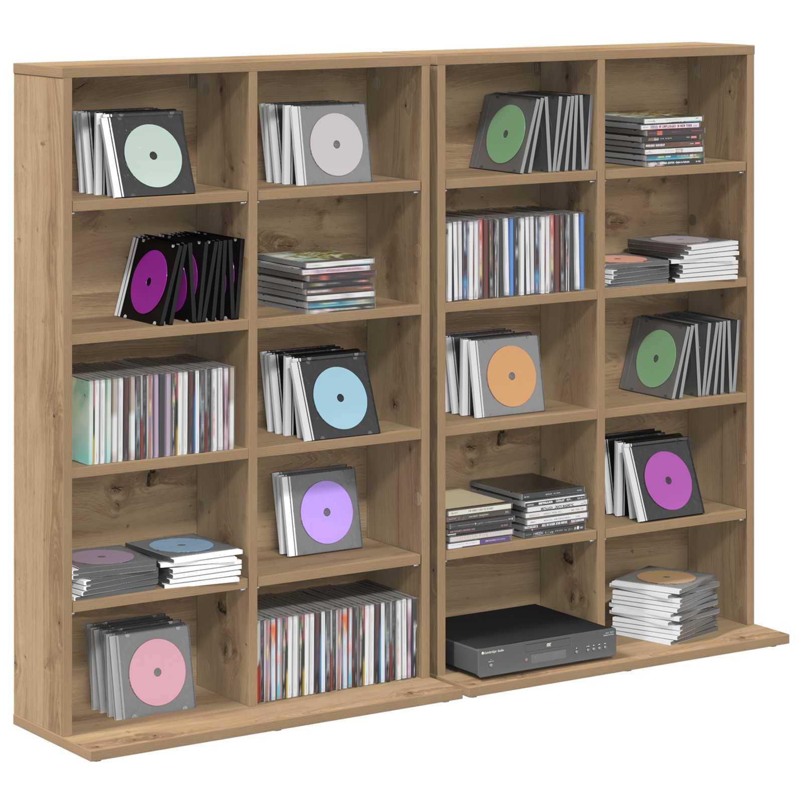 Hölzernes Fachregale zur Präsentation von CDs, Jewel Cases und einer Stereoanlage, angeordnet in mehreren Fächern.