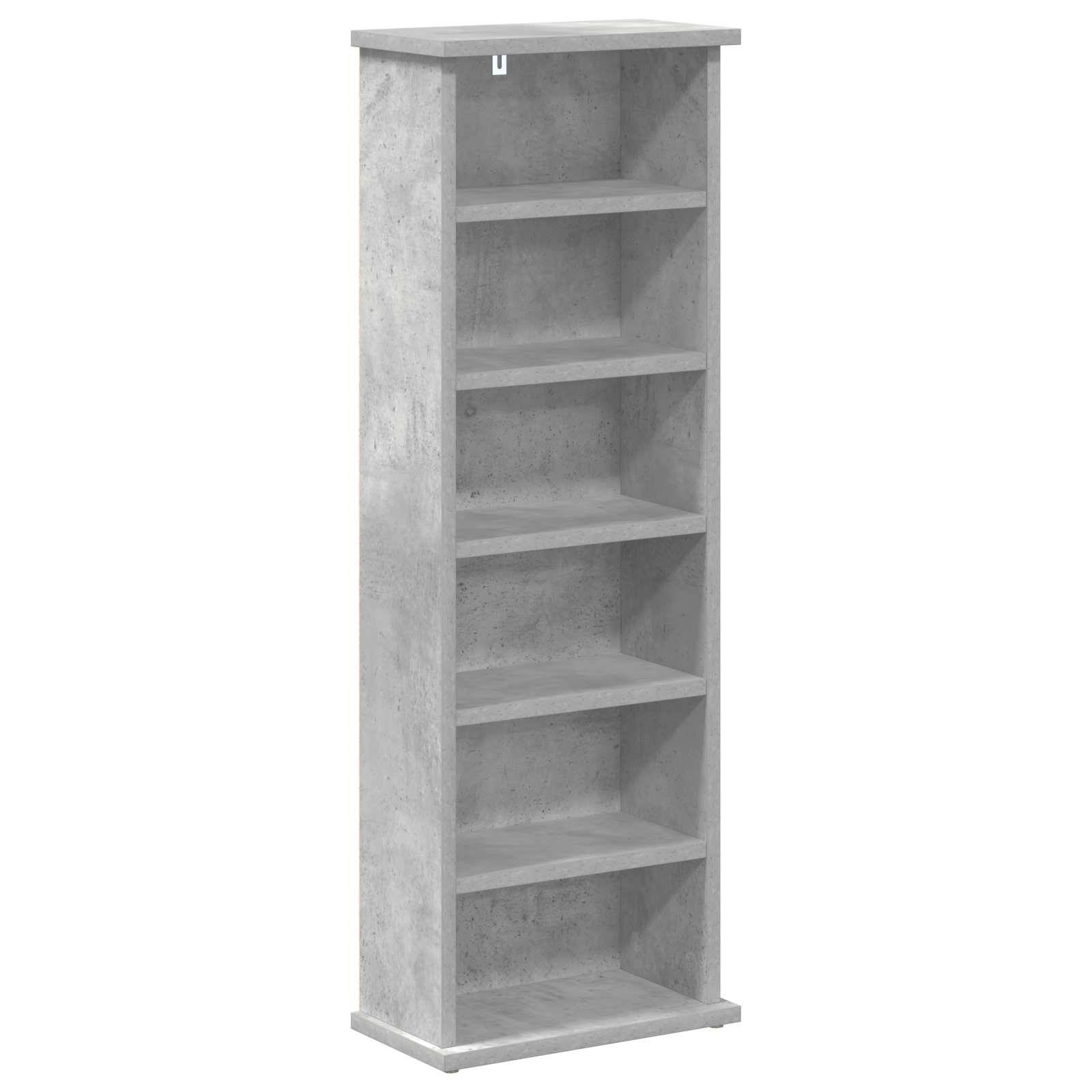 Hoher grauer Holzbücherregal mit sechs offenen Regalen auf weißem Hintergrund.