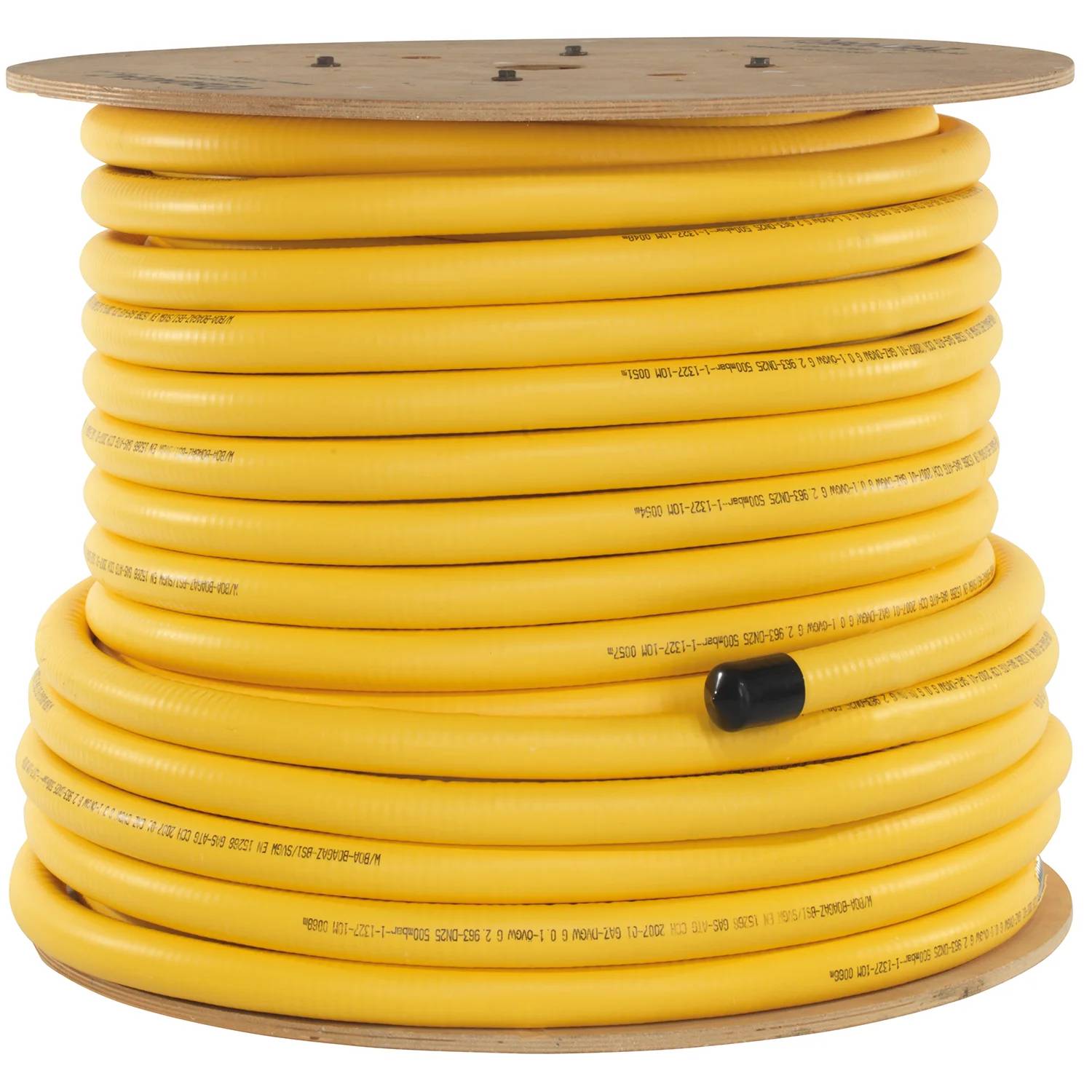Spule aus dickem gelbem Kabel, das auf einer Holzspule aufgewickelt ist.