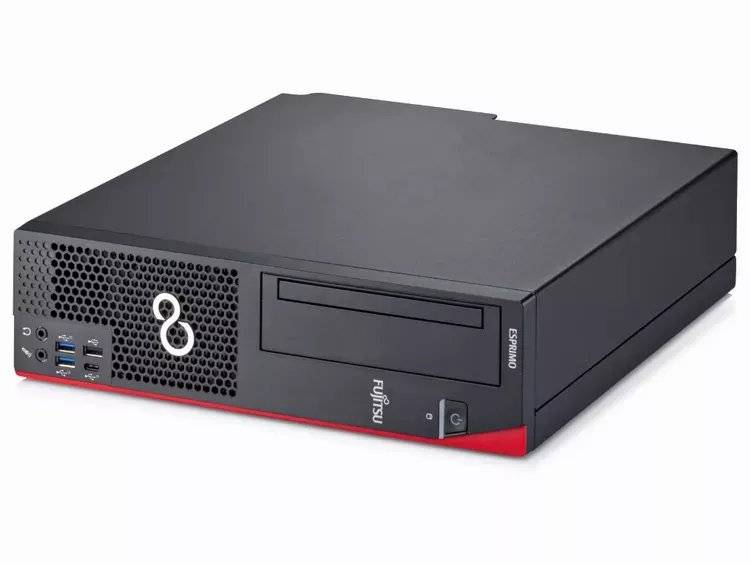 Schwarzer Fujitsu-Desktop-Computer-Tower in Dreiviertels-Ansicht, mit vorderem Ein-/Aus-Schalter, Laufwerkschacht für optische Laufwerke, USB-Anschlüssen und belüftetem Frontpanel.