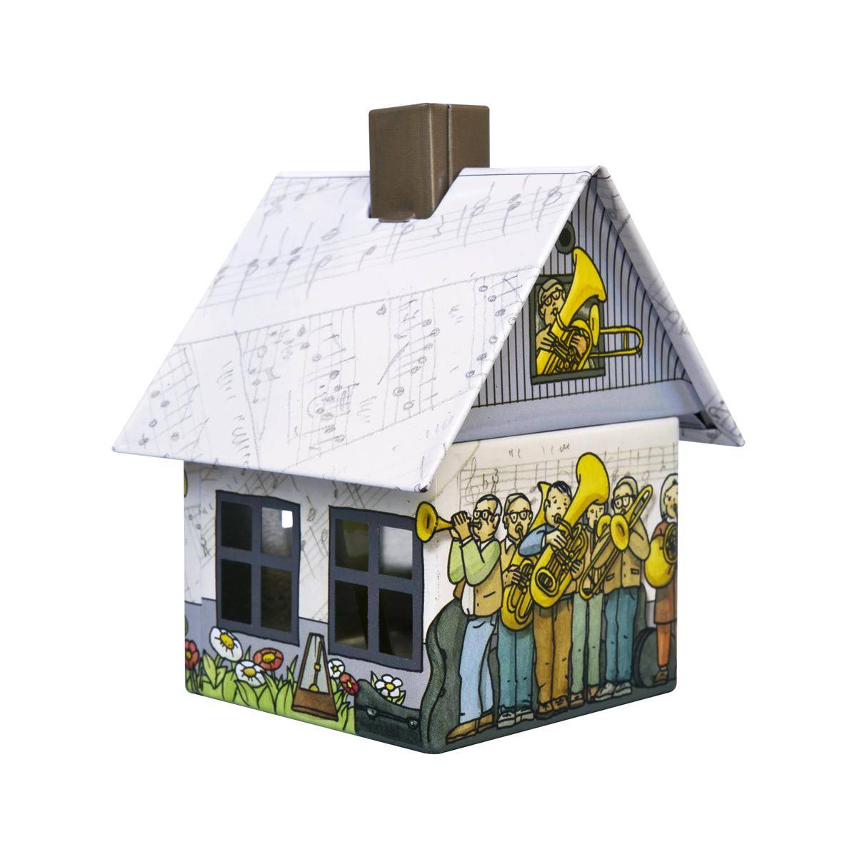 Eine kleine illustrierte, hausförmige Schmuckbox oder ein Modell mit weißem Dach, braunem Schornstein und einer auf die Wände gemalten Bandszene.