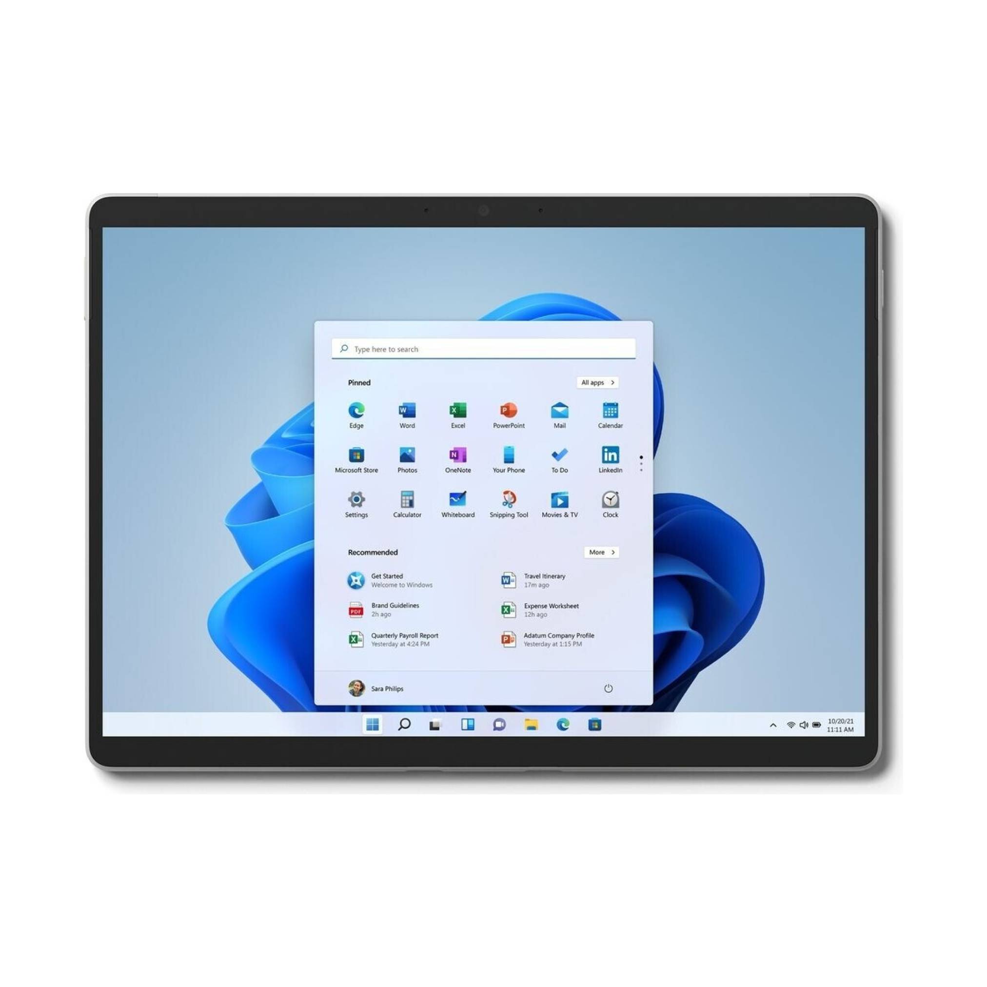 Windows 11 Desktop auf einem Tablet, das das zentrierte Startmenü mit angehefteten Apps und einer Suchleiste über der blauen abstrakten Tapete anzeigt.