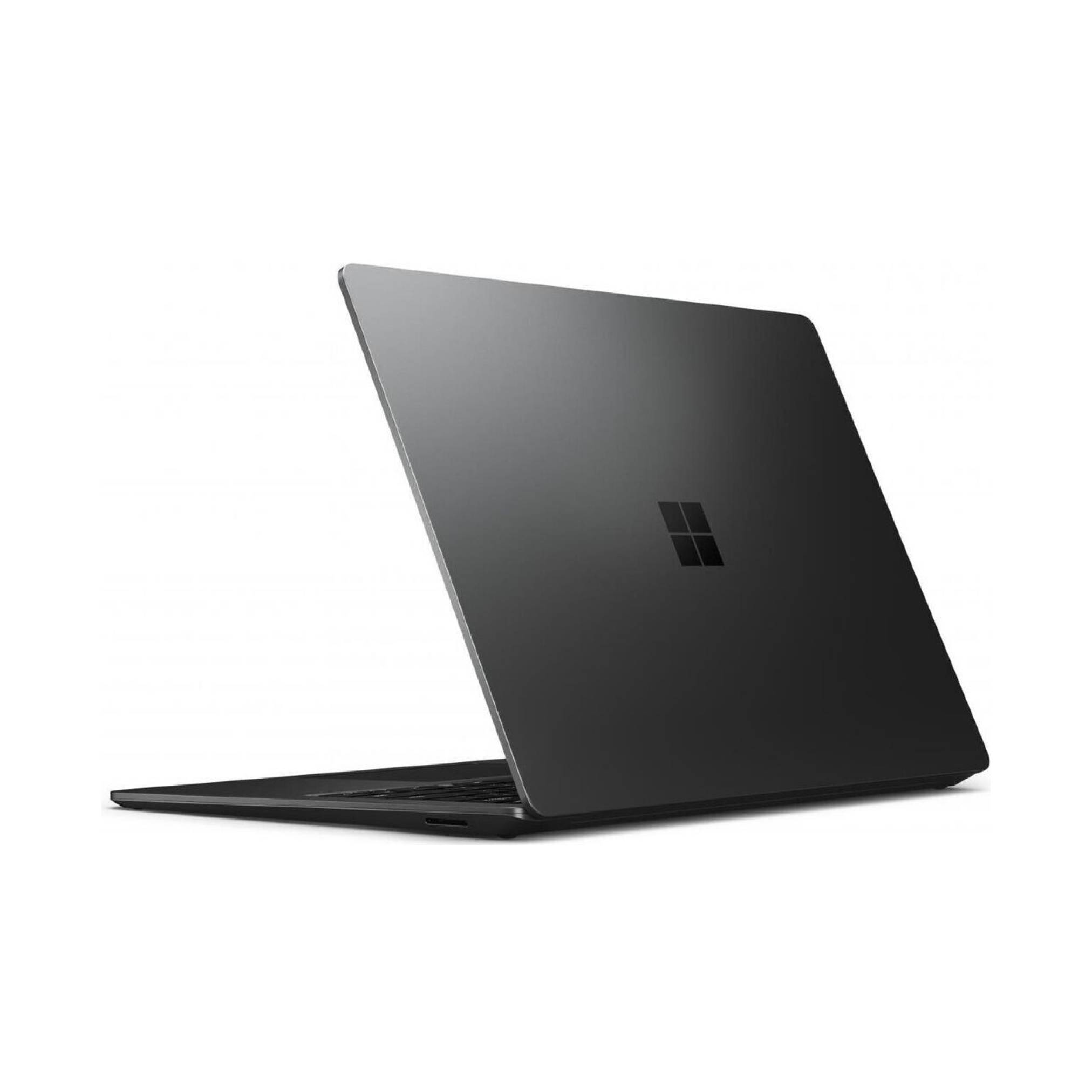 Ein schwarzer Microsoft Surface-Laptop, teilweise aufgeklappt, auf weißem Hintergrund dargestellt, mit dem Windows-Logo auf dem Deckel.