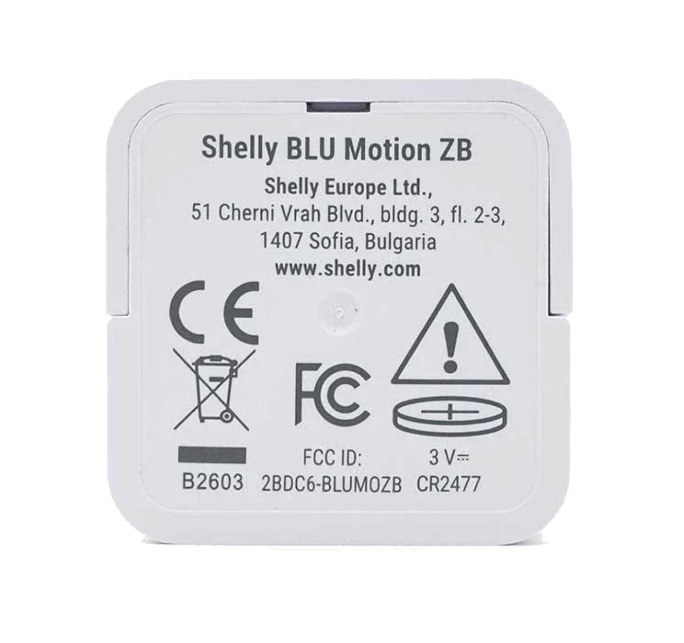 Rückseite eines Shelly BLU Motion ZB Sensors mit Produktname, Unternehmensadresse, CE-/FCC-Kennzeichen, Warnsymbol und Batterietyp CR2477.