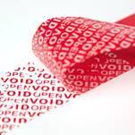 Rotes Papierband mit wiederholtem „OPEN VOID
