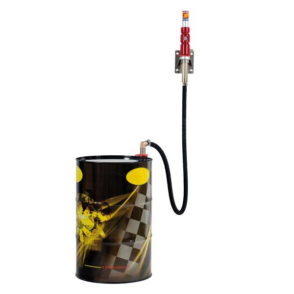 Schwarze dekorative Metalltrommel mit einem Schlauch, der mit einem wandmontierten Spender oder einer Düse darüber verbunden ist.