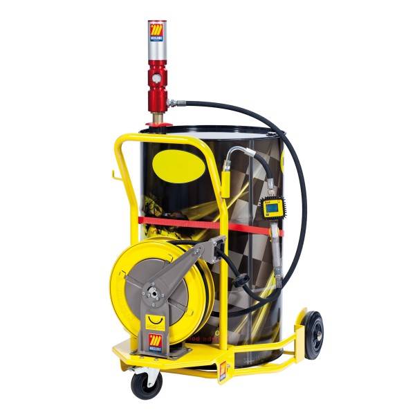 Industrielle mobile Trommelpumpe mit Schlauch, Schlauchaufwickler und digitalem Durchflussmessgerät, montiert auf einem fahrbaren gelben Wagen zur Flüssigkeitsförderung.