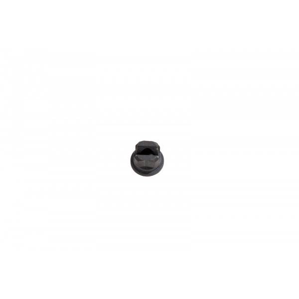 Kleine schwarze Metallfastener oder Schraubenkopf, zentriert auf einfachem weißen Hintergrund.