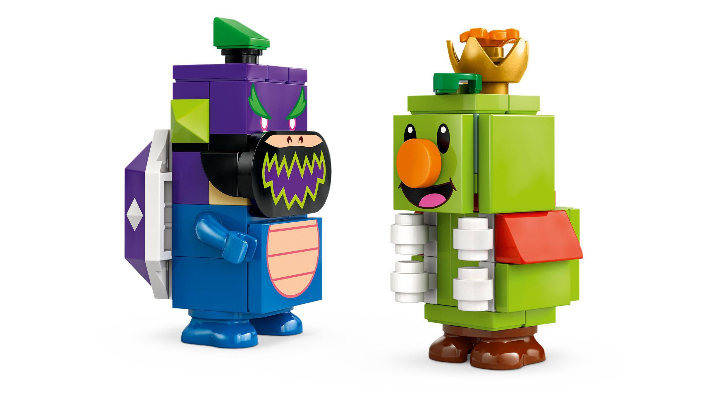 Zwei LEGO-ähnliche Spielfiguren stehen sich gegenüber: ein violett-blau gefärbtes Monster mit einem stacheligen Schild und eine grüne vogelhafte Figur mit einer Krone.
