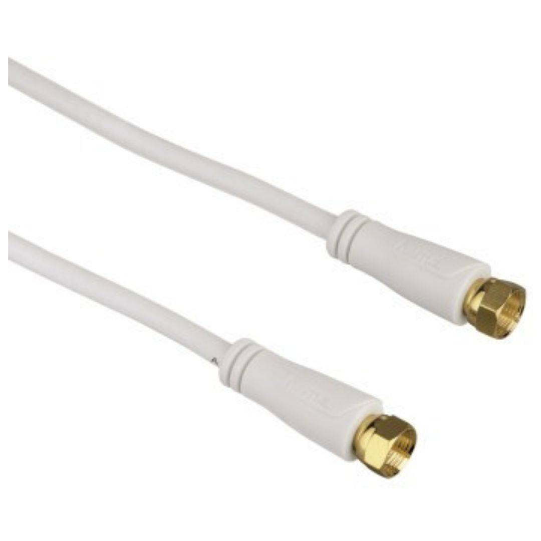 Zwei weiße koaxiale Kabel mit weißen Steckern und vergoldeten Gewindelenden auf einem schlichten Hintergrund.