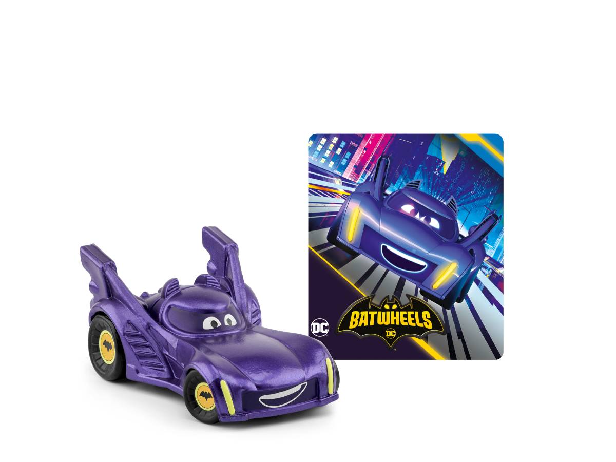 Violettes Batmobile-Spielzeugauto mit cartoon-artigen Fledermausohren und Augen, dargestellt neben einer „Batwheels