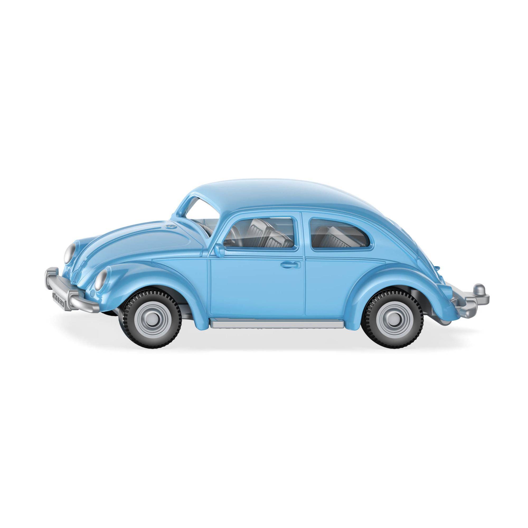 Hellblauen klassischen Volkswagen Beetle in der Seitenansicht auf weißem Hintergrund gezeigt.