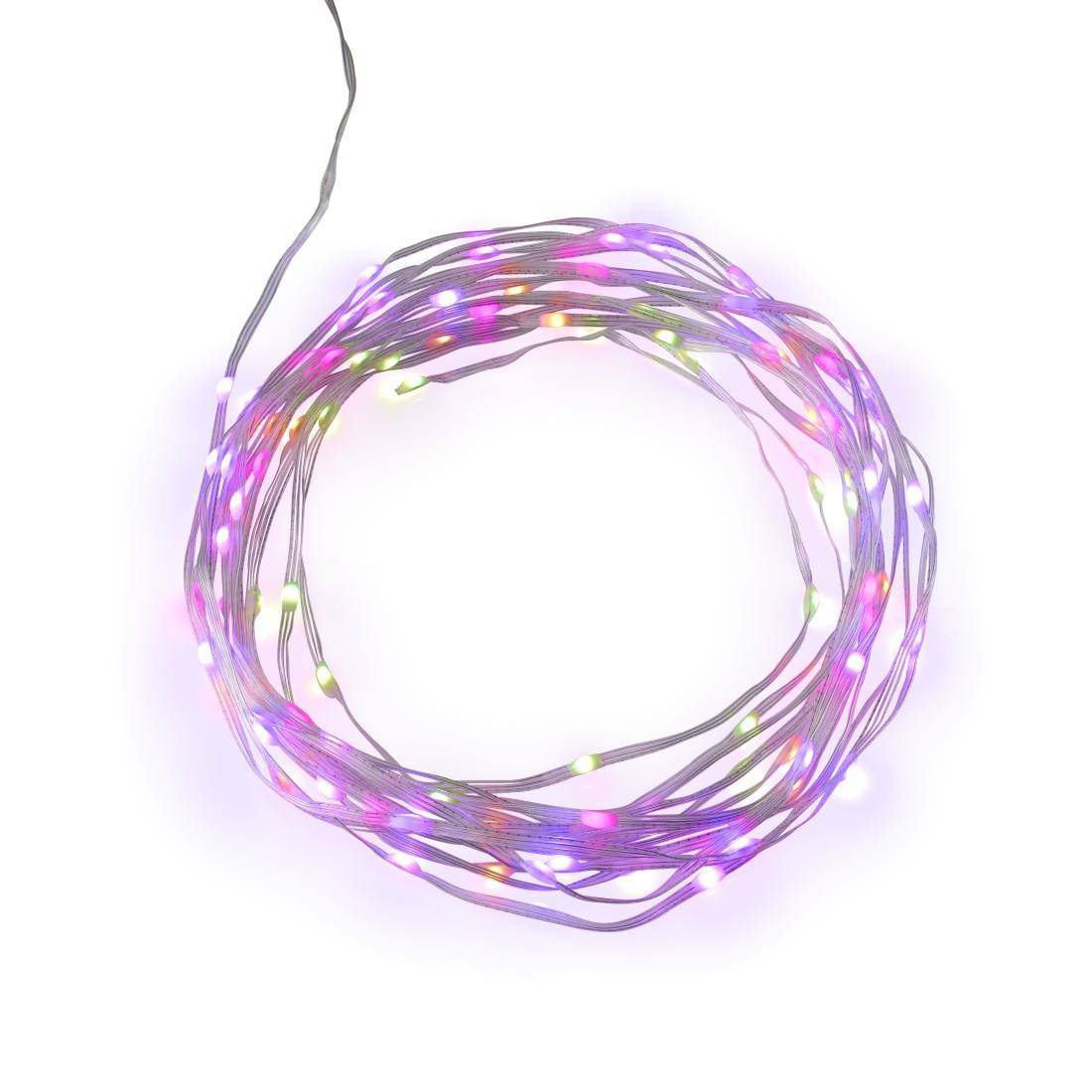 Aufgewickelte Lichterketten, die in rosa, violett und grün leuchten, in einer kreisförmigen Schleife auf weißem Hintergrund.