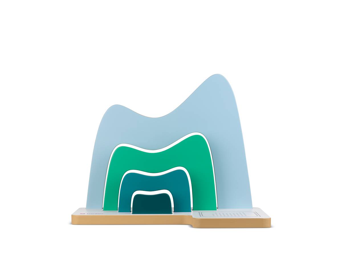 Stilisierte 3D-Grafik von geschichteten Bogenschichten in Blau, Grün und Teal, die aus einem offenen Buch aufsteigen und eine Bildungs- oder Märchenbuchszene andeuten