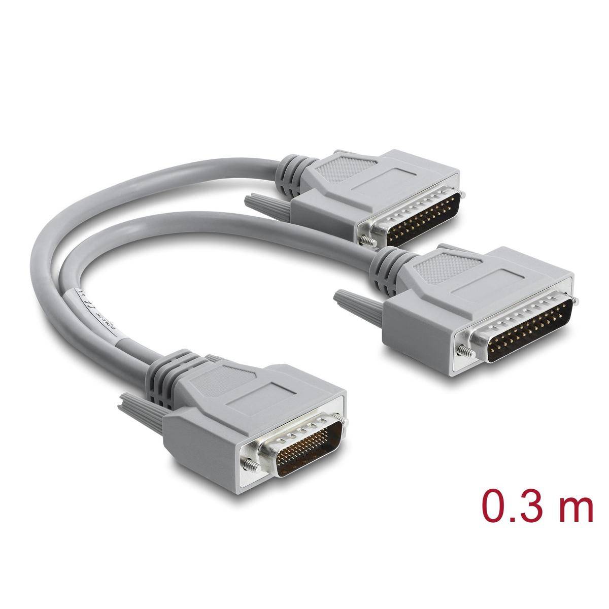 Graues 0,3 m Kabel mit drei D-Sub-Steckverbindern, auf weißem Hintergrund gezeigt.