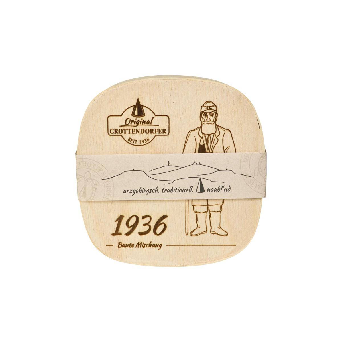 Crottendorfer '1936' Räuchermischung in einer Packung mit einem Vintage-Stil-Etikett und einem illustrierten Mann auf hellholzfarbenem Hintergrund.
