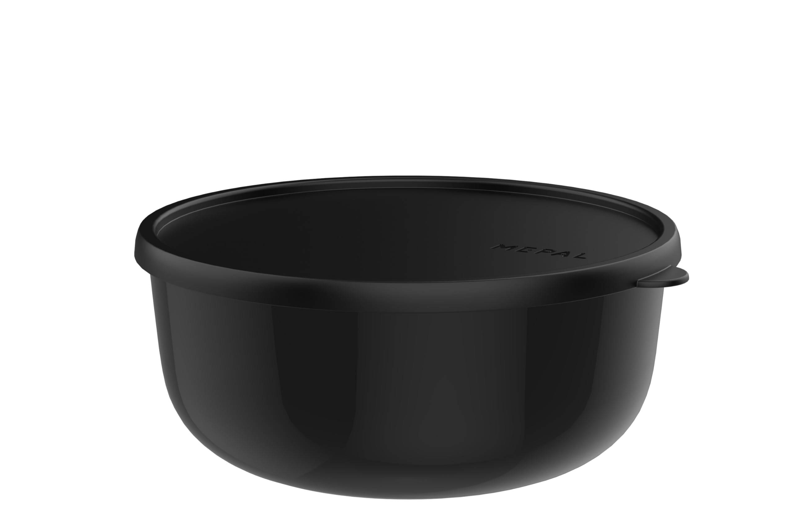 Schwarze Kunststoffmischschüssel mit breitem Rand und Seitengriff auf weißem Hintergrund.