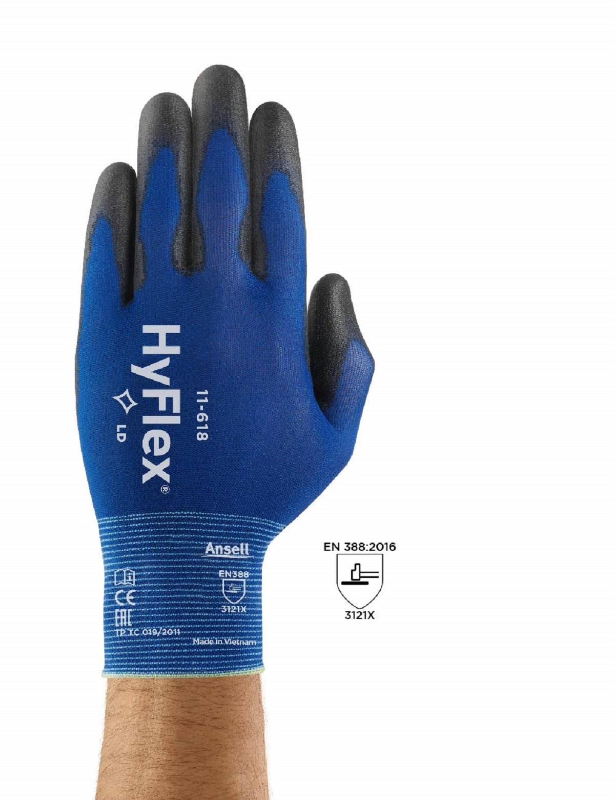 Blauer und schwarzer HyFlex Arbeitshandschuh an einem Handgelenk, frontal gezeigt mit Sicherheitskennzeichnungen und EN 388:2016 3121X-Bewertung.