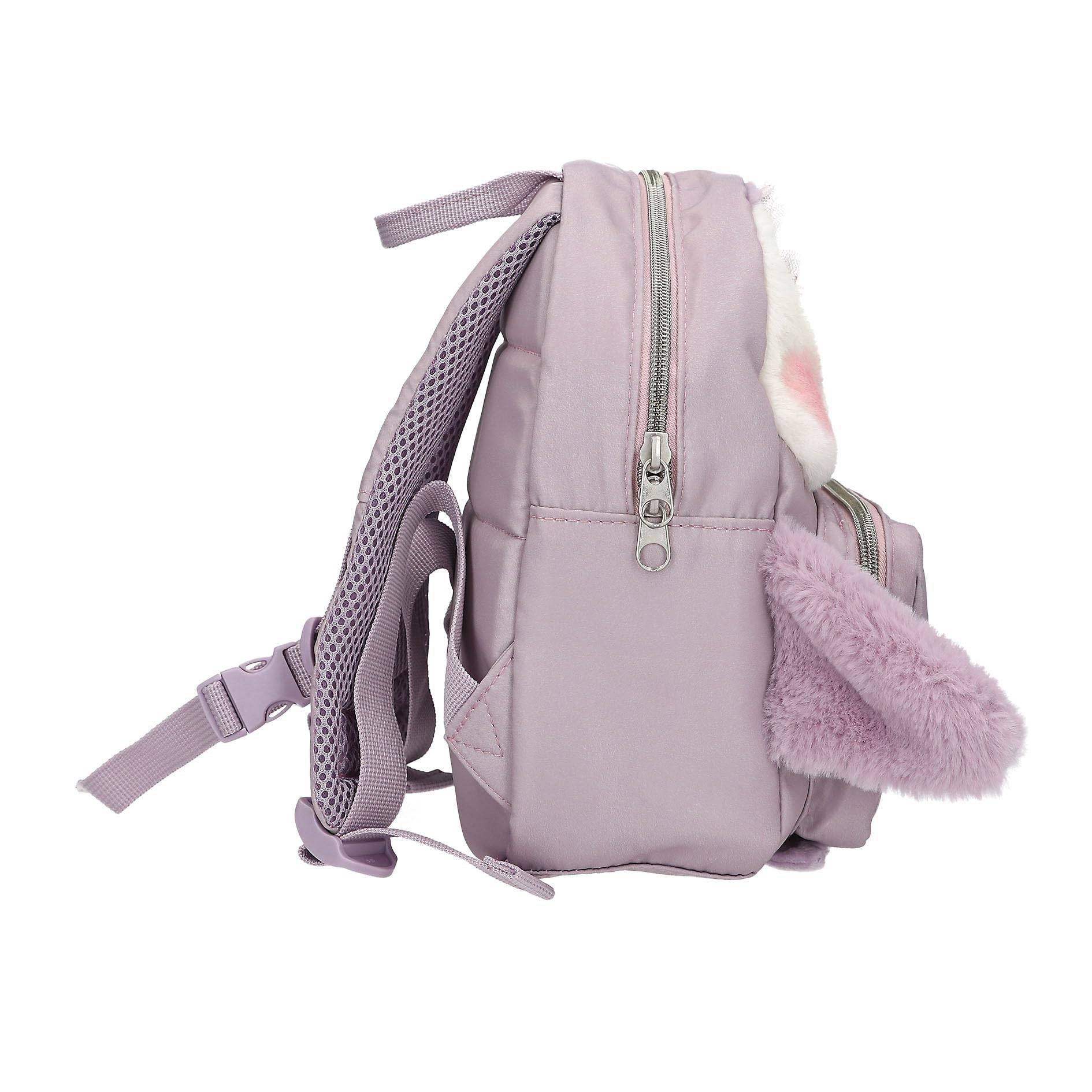Rucksack in Lavendelfarbe mit Netzriemen und flauschiger Hasenmohren-Dekoration, gezeigt in Seitenansicht auf weißem Hintergrund.