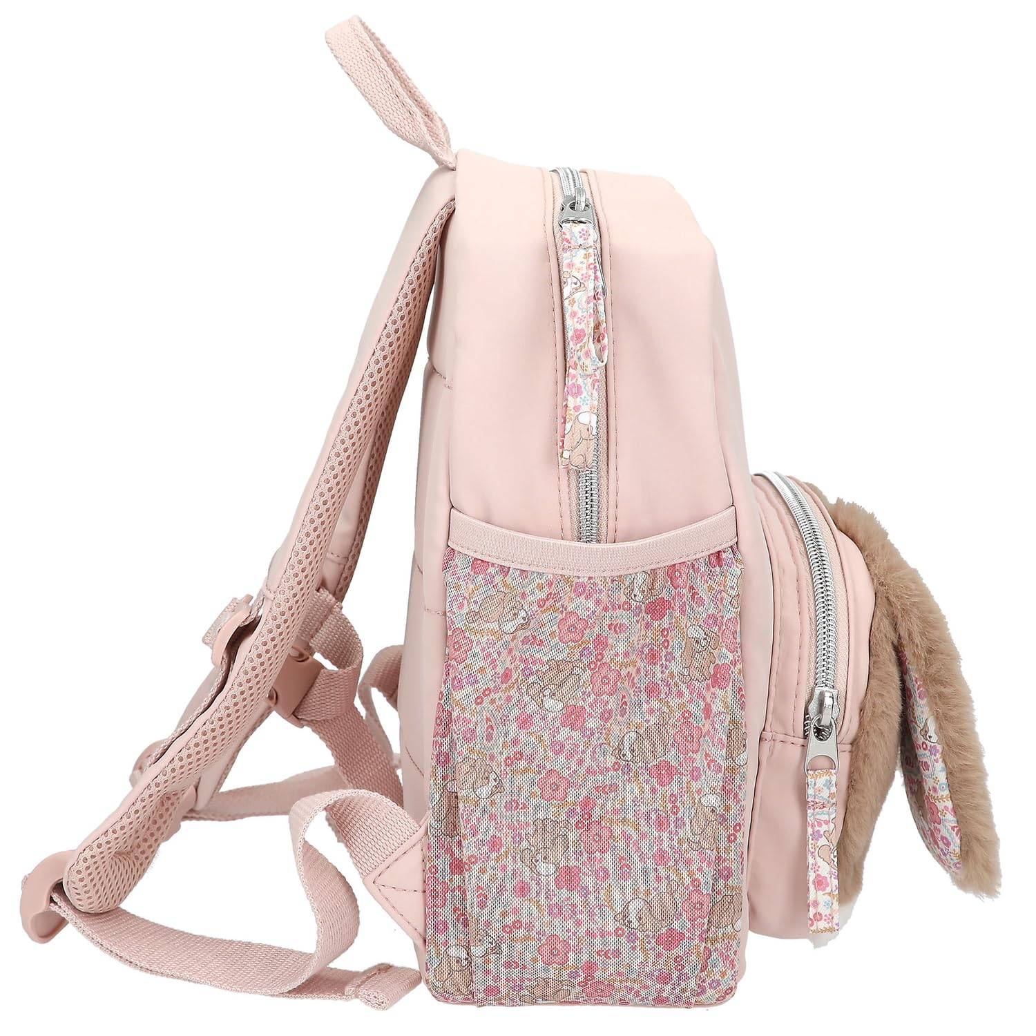 Rosa Rucksack mit gemusterter Vordertasche mit Blumenmotiv, seitlicher Reißverschlusstasche und flauschigem Hasenohren-Detail, gezeigt auf weißem Hintergrund.