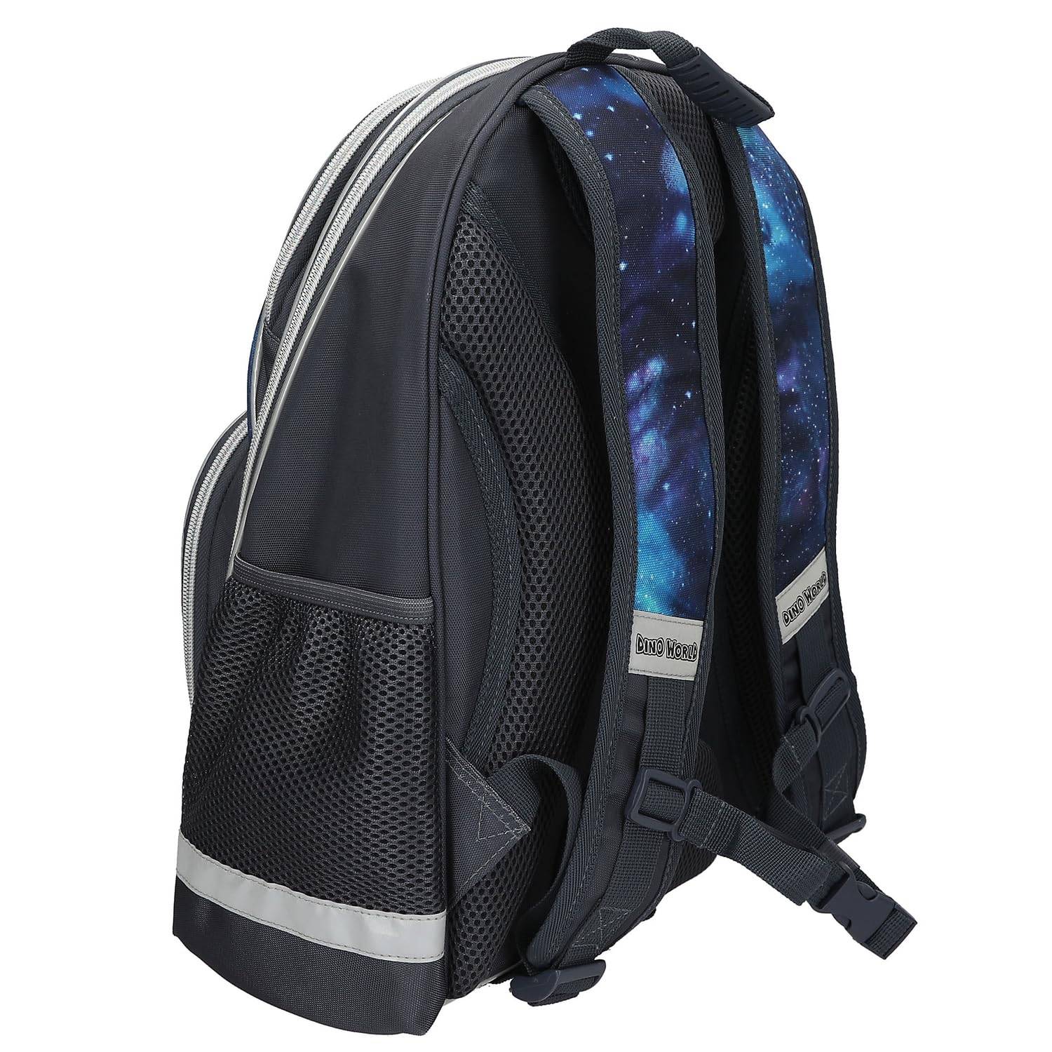 Schwarzer Rucksack mit Mesh-Seitentaschen, reflektierendem Besatz, gepolsterten Trägern und einem blauen Galaxie-Muster-Frontpanel.
