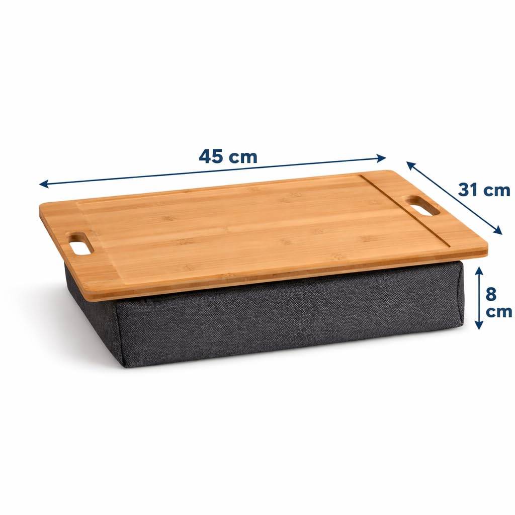 Bambus-Laptoptisch mit Griffen, abgebildet mit den Abmessungen 45 cm x 31 cm und 8 cm Höhe.