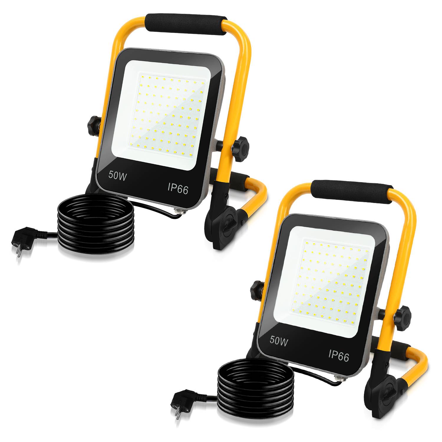 Zwei tragbare 50-W-LED-Flutlichter mit gelben Rahmen, schwarzem Gehäuse, aufgewickelten Stromkabeln und IP66-Schutzart auf weißem Hintergrund dargestellt.