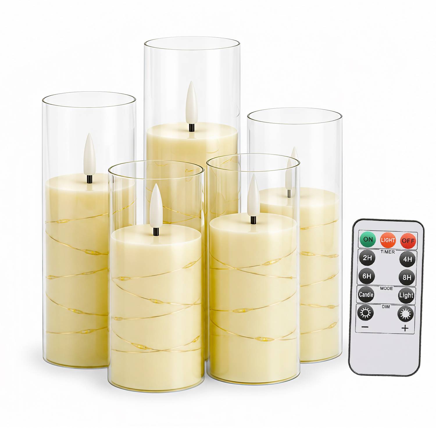 Fünf elfenbeinfarbene Flameless Candles in durchsichtigen Glashültern, gezeigt mit einer Fernbedienung für Ein-, Ausschalten, Timer und Helligkeitseinstellungen.