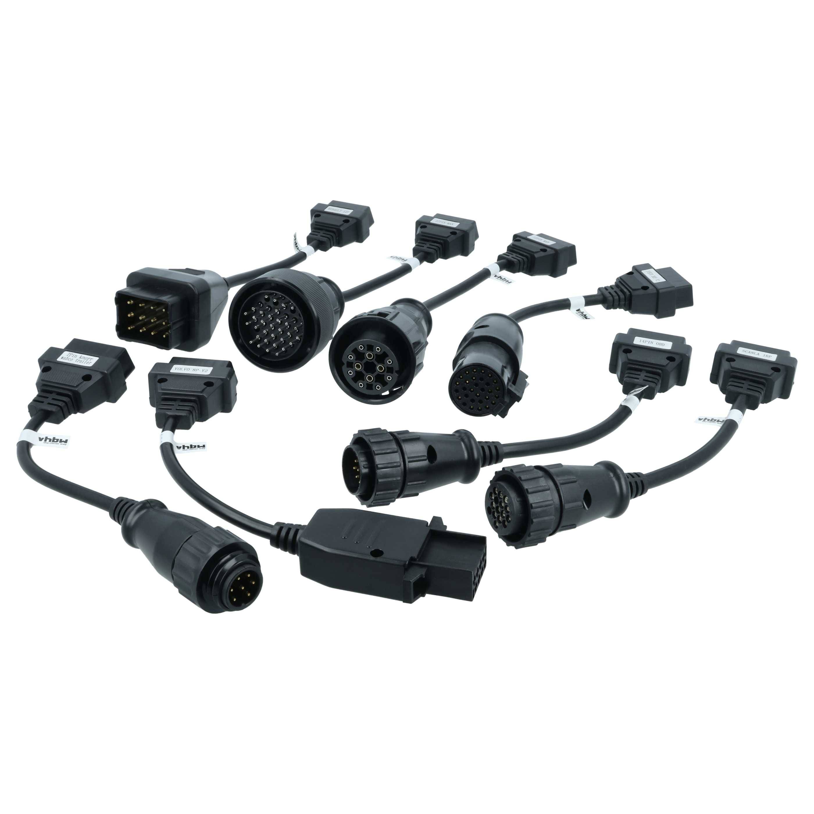 Assortierte schwarze Kfz-Steckverbinder und Adapterstecker auf weißem Hintergrund.