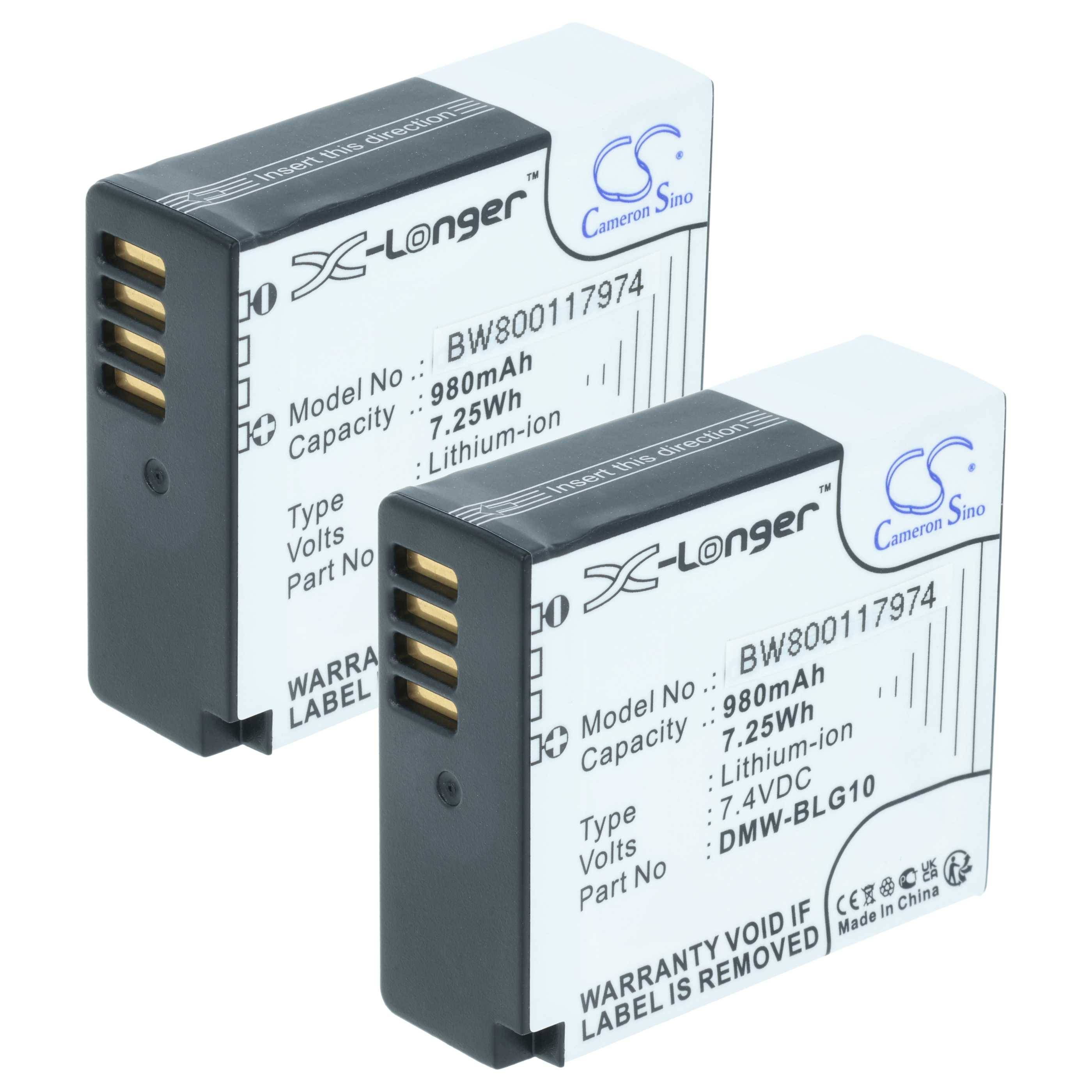 Zwei wiederaufladbare Kamerabatterien mit der Bezeichnung X-Longer, Modell BW800117974, 7,4V Lithium-Ionen, 980mAh, übereinander gestapelt auf weißem Hintergrund gezeigt.