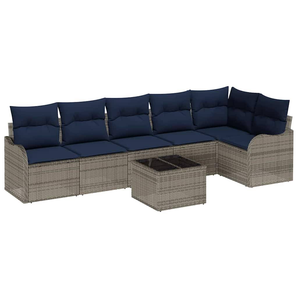 L-förmiges Rattanpatio-Ecksofa mit marineblauen Kissen und passendem quadratischem Couchtisch auf weißem Hintergrund.