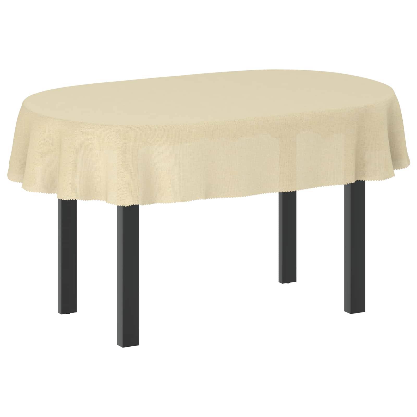 Ovaler Tisch mit beiger Tischdecke, auf weißem Hintergrund dargestellt.