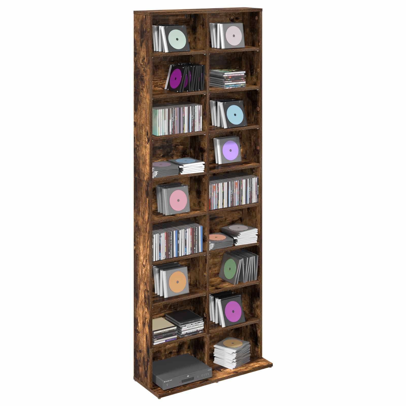 Hohes Holzregal gefüllt mit CDs, Schallplatten und Stapeln von Medien in separaten Fächern.