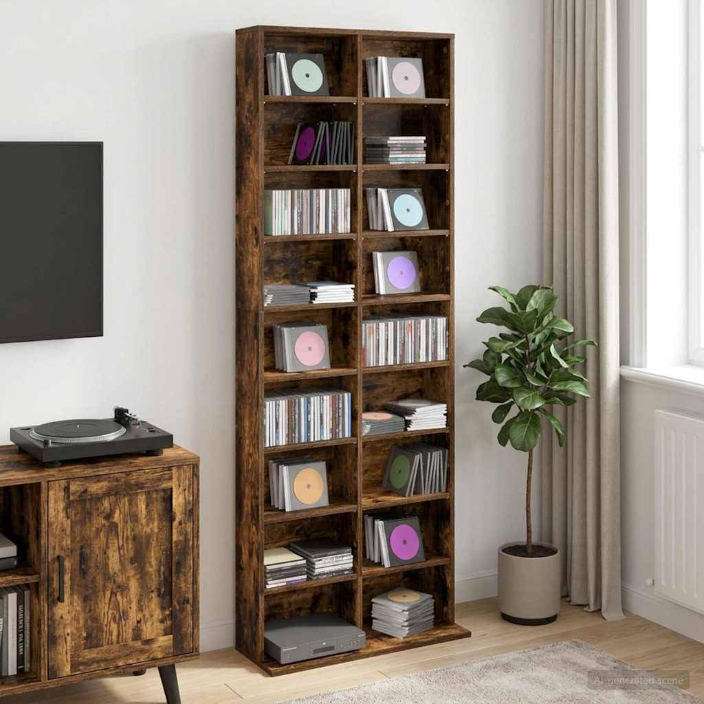 Wohnzimmer mit einem hohen hölzernen CD-Regal gefüllt mit Discs, einem Plattenspieler-Schrank und einer Topfpflanze am Fenster.