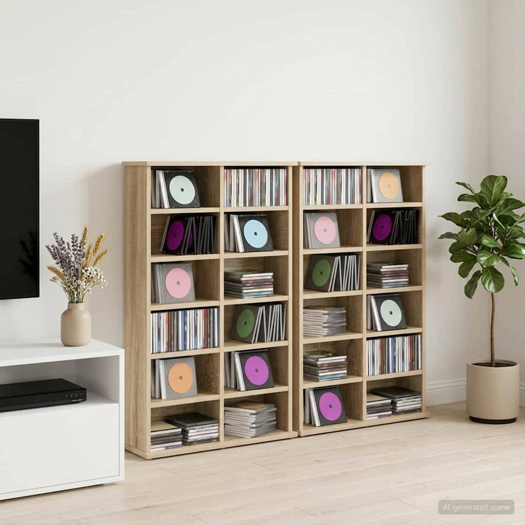 Holzregale gefüllt mit Schallplatten und CDs in einem minimalistischen Wohnzimmer, mit einem Fernsehständer, einer Blumenvase und einer Topfpflanze.