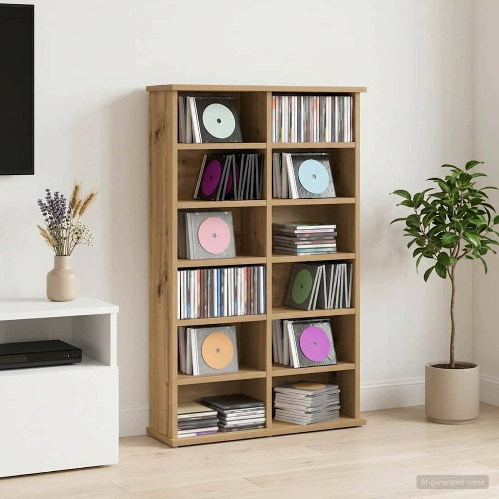 Holzregal gefüllt mit CDs und Stapeln von Discs in einem minimalistischen Wohnzimmer, mit einer Topfpflanze und einem kleinen Beistelltisch in der Nähe.