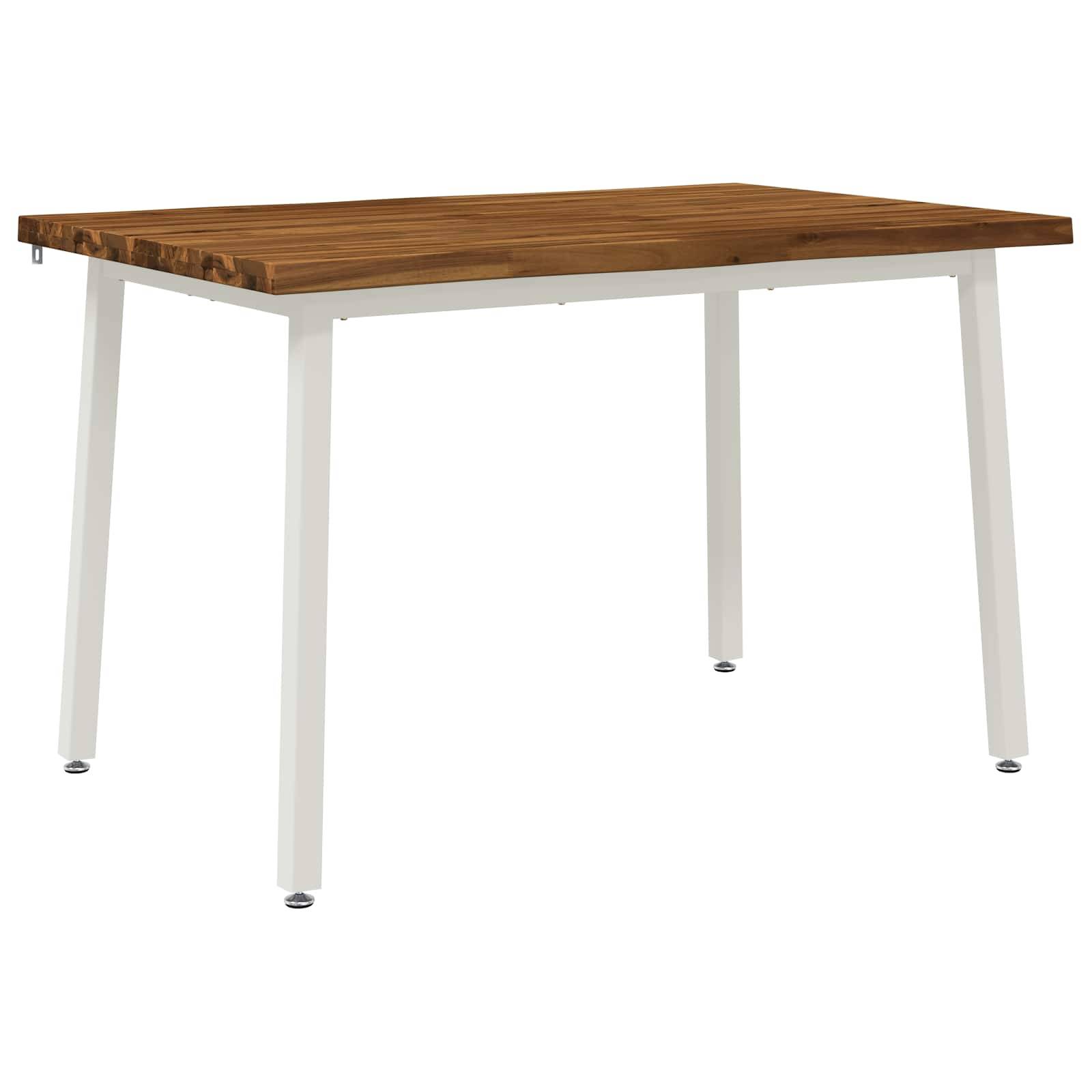 Rechteckiger Holztisch mit weißen Metallbeinen auf einem schlichten weißen Hintergrund.