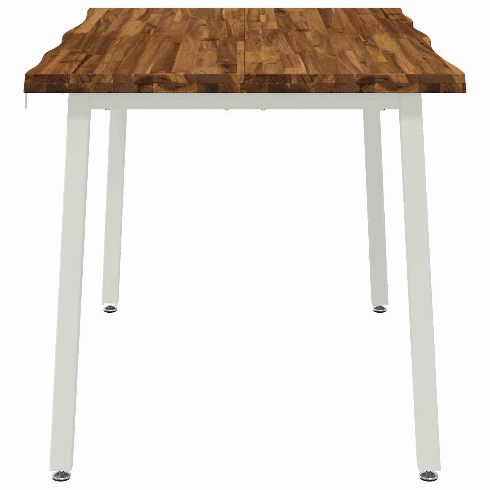 Moderner Tisch mit einer dicken Holzplatte und vier weißen angewinkelten Metallbeinen auf weißem Hintergrund.