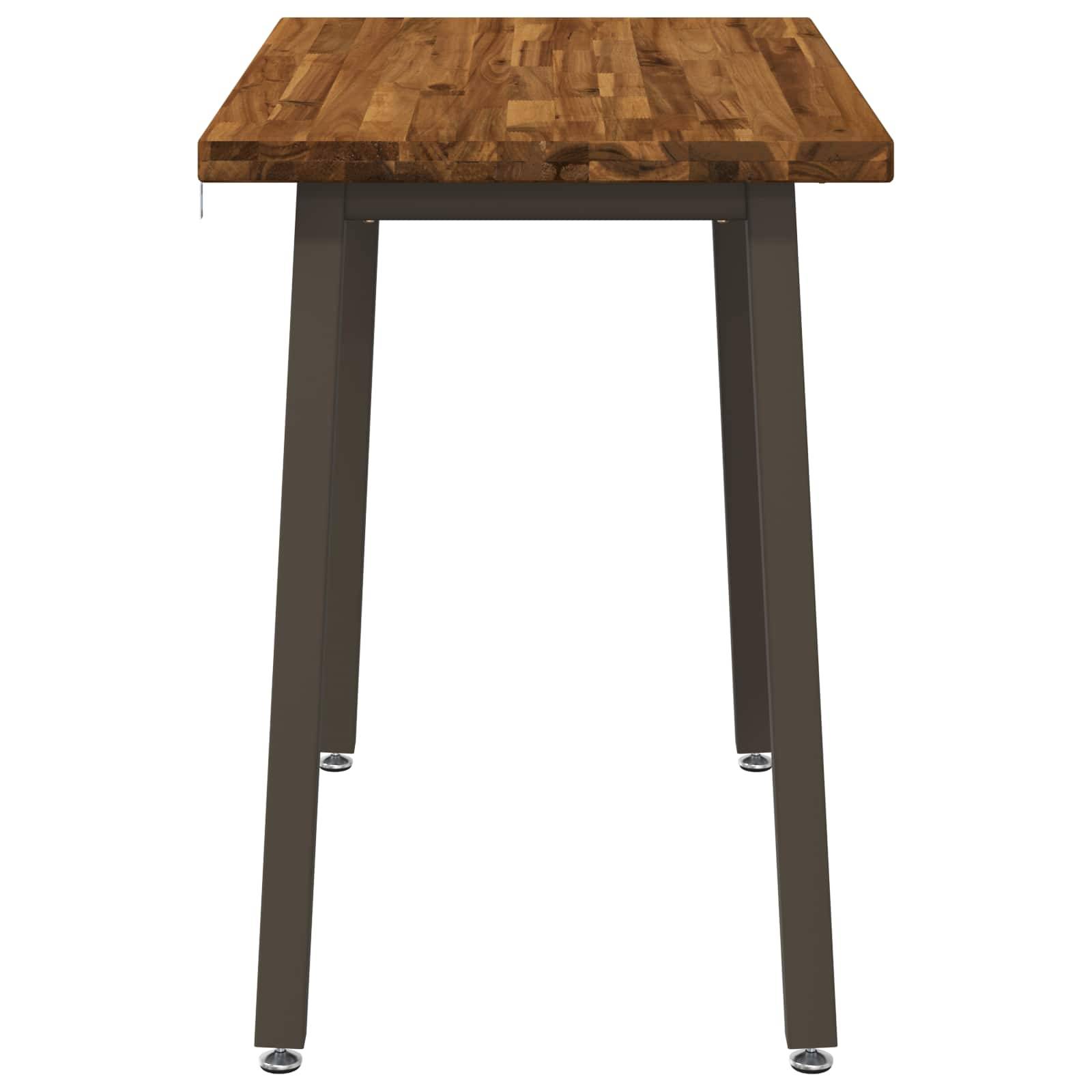 Holztisch mit quadratischer Metzgerblock-Arbeitsplatte und dunklen Metallbeinen auf weißem Hintergrund.